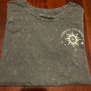 Great, super soft graphic T-shirt. Size small embrace the magic.